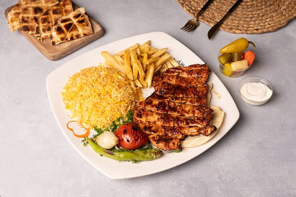 وجبة نصف دجاجة على الفحم وجبة نصف دجاجة على الفحم